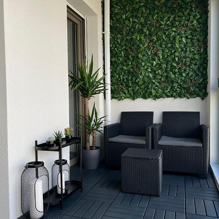 Appartement Avec Son Jardin D'Hiver Poissy Exterior photo